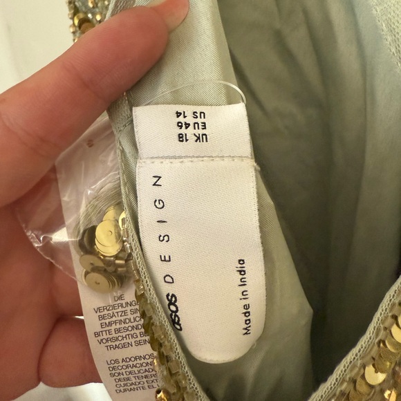 *NEW WITH TAGS* ASOS Design Evening Gown - Picture 4 of 9